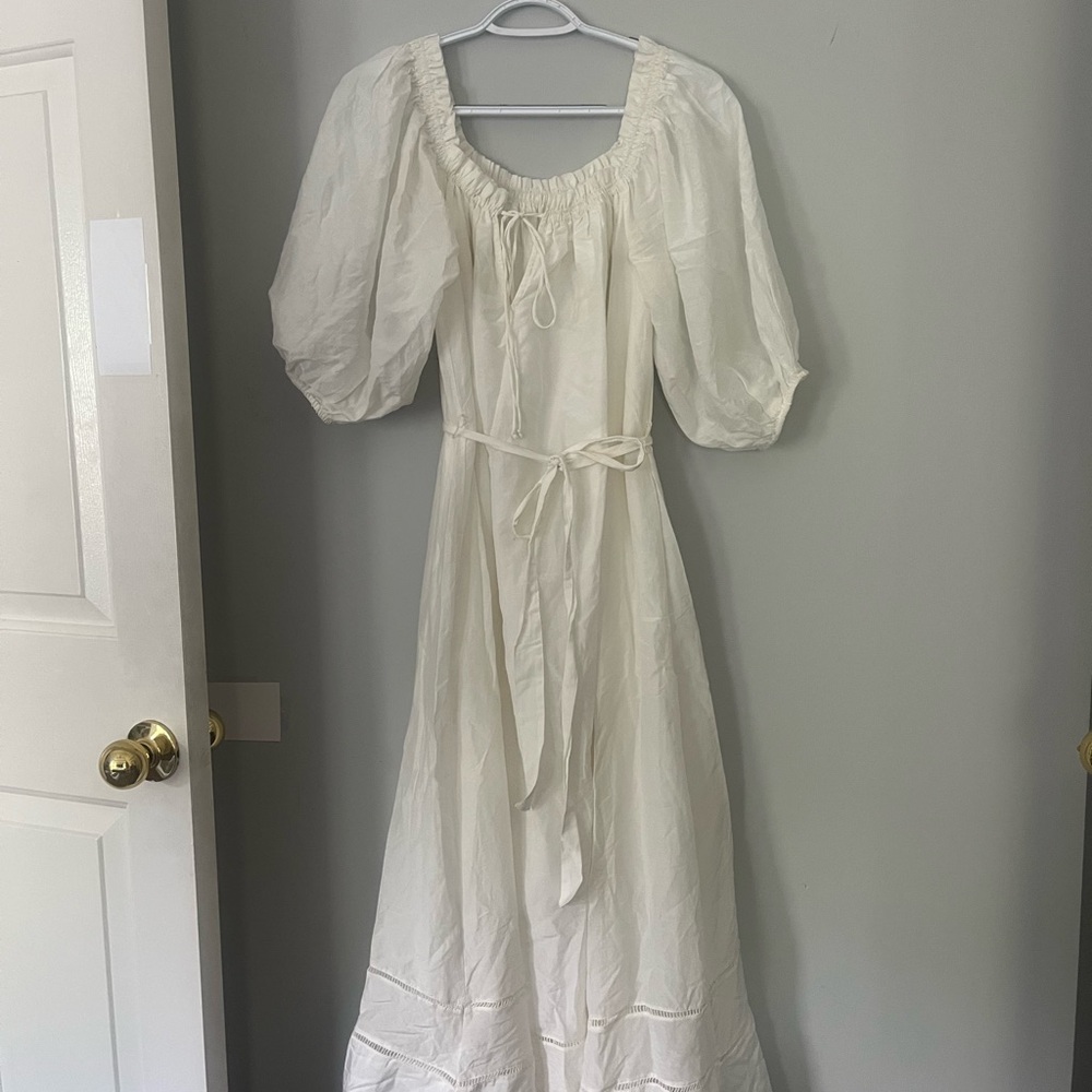 Elegant White Puff Sleeve Dress